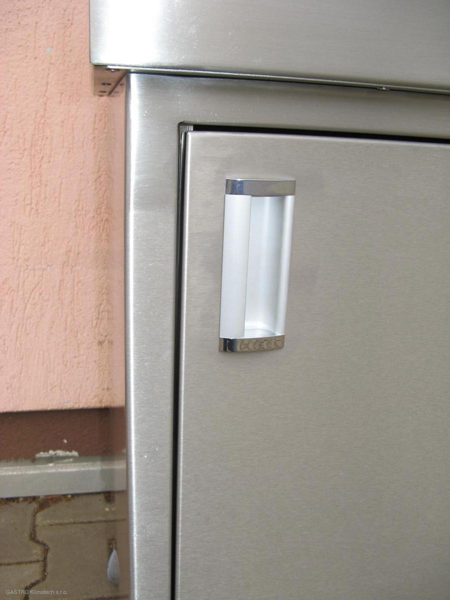 Vozík s izolovanou vanou na led